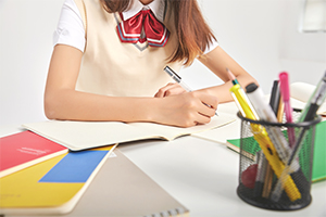 外地戶口上華油榮德小學好進嗎?需要審四證嗎?