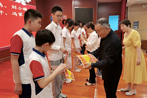 三河市燕橋學校舉行六年級表彰暨師生動員大會！少年乘風起，未來皆可期
