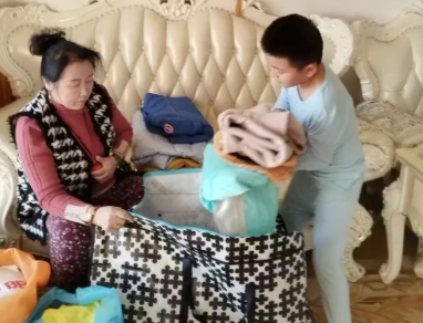 “寒冬送暖，棉衣傳情”北京市匯賢學校師生愛心捐贈青海玉樹稱多縣