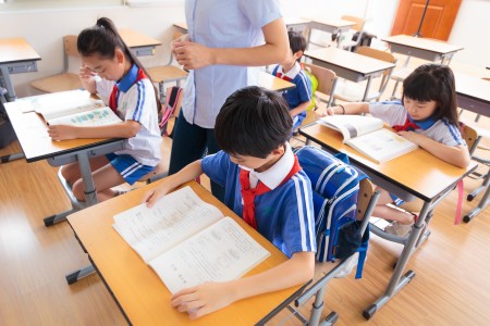 2025年北京東方紅學校美術高考班招生信息，針對藝考生美術生報名